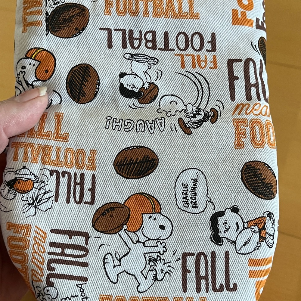 Peanuts Orange and White Silicone Mitts - Picture 4 of 4